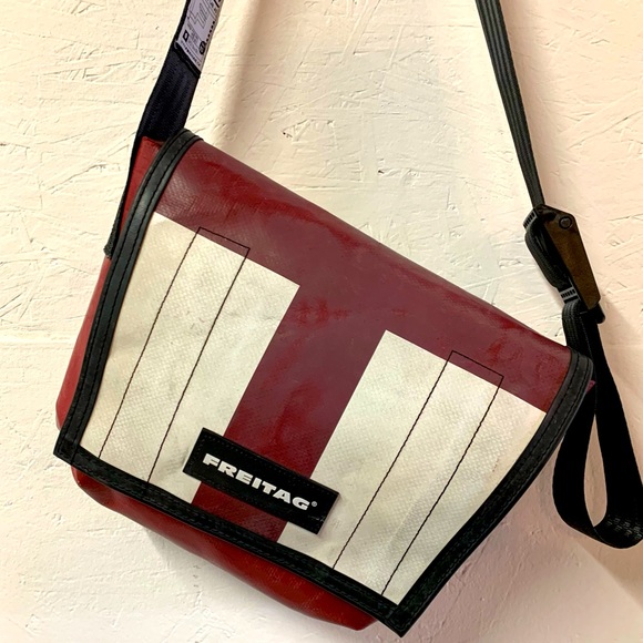 FREITAG Lassie Messenger Bag Unisex Red & White OOAK - Picture 2 of 16